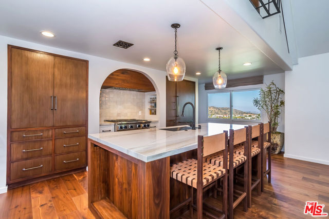 8149 Mannix Drive, Los Angeles CA: https://media.crmls.org/mediaz/0310a829-8f65-4cc0-8636-bd0432dbe15e.jpg