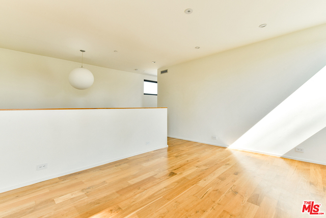 848 Milwood Avenue, Venice CA: https://media.crmls.org/mediaz/0310b192-1a20-4032-801e-0f8f216fd939.jpg