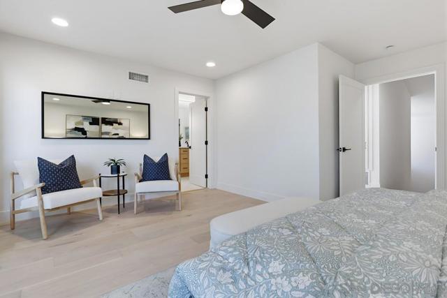 2003 Caminito Circulo Norte, La Jolla CA: https://media.crmls.org/mediaz/0310bbad-c892-4f27-bd5d-baf616517155.jpg