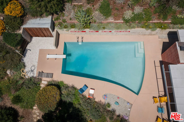 1531 N Tigertail Road, Los Angeles CA: https://media.crmls.org/mediaz/031211e6-3e1d-41f2-a685-17ddc9900020.jpg