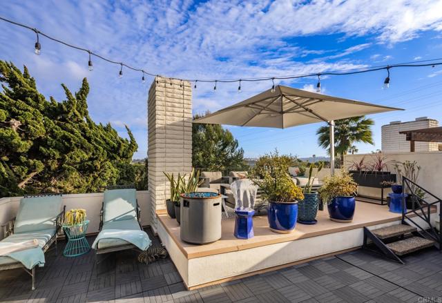 7031 Estrella De Mar Road, Carlsbad CA: https://media.crmls.org/mediaz/0312177f-9740-4b6a-97a3-594fd5f2f01e.jpg