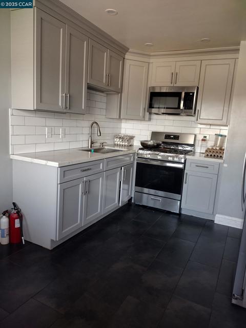 320 Maine Ave, Richmond CA: https://media.crmls.org/mediaz/03124ce8-2b1e-4fed-945a-82c283388f92.jpg
