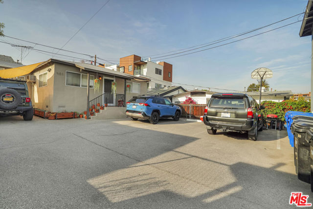 901 Rosemont Avenue, Los Angeles CA: https://media.crmls.org/mediaz/03129ad5-5e86-453a-bc2f-9902b443e270.jpg