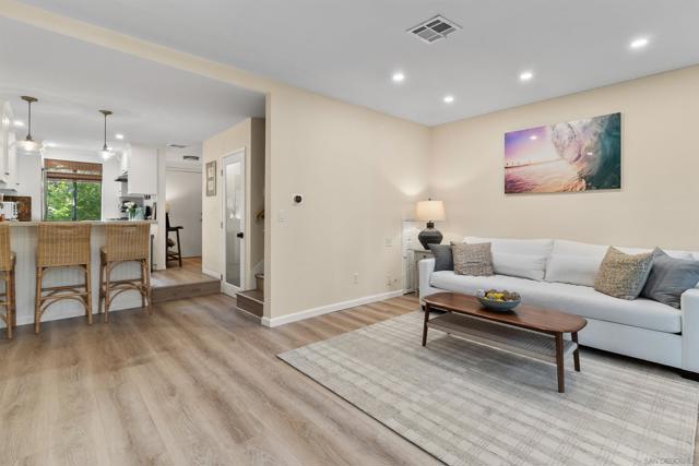 2383 Altisma Way, Carlsbad CA: https://media.crmls.org/mediaz/0312aaf1-280c-42ea-bf3d-6439e6c4698b.jpg