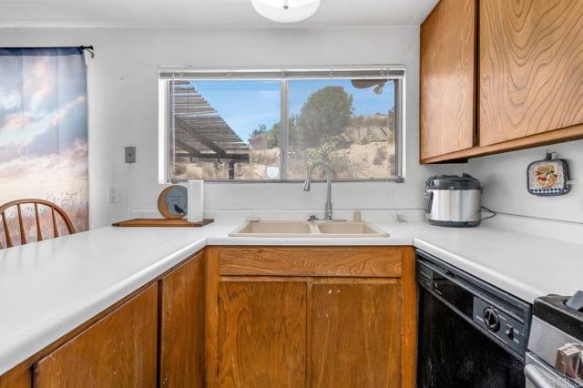 13442 Mountainside Drive, Poway CA: https://media.crmls.org/mediaz/0312c623-3dad-4ebe-9e7d-2a4991930621.jpg