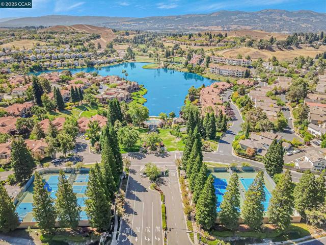 3043 Tahoe Pl, San Ramon CA: https://media.crmls.org/mediaz/03130536-a474-4088-9347-e5987bacbb24.jpg