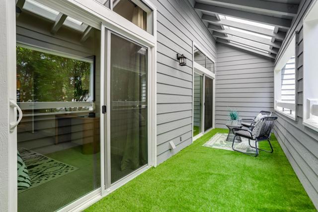 1658 Parkview Green Circle, San Jose CA: https://media.crmls.org/mediaz/031362e8-828d-475a-9f78-ee8e1b78abdc.jpg