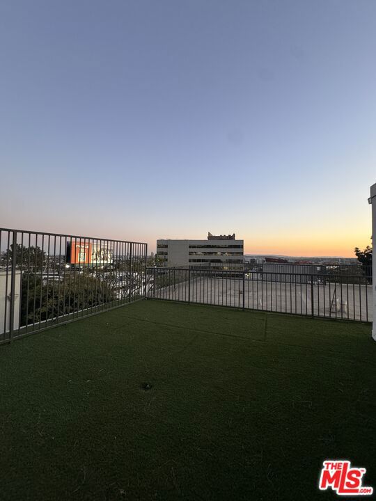 https://media.crmls.org/mediaz/03136919-534a-4fde-a01c-4a0e7dbf3fdc.jpg?preset=X-Large