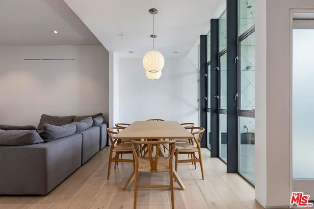 825 N Kings Road, West Hollywood CA: https://media.crmls.org/mediaz/03139347-d359-4783-9c13-84a2595034f5.jpg