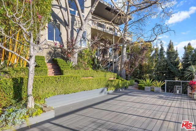 1415 Summitridge Drive, Beverly Hills CA: https://media.crmls.org/mediaz/0313cadf-b716-4b08-bb01-81d07e079008.jpg
