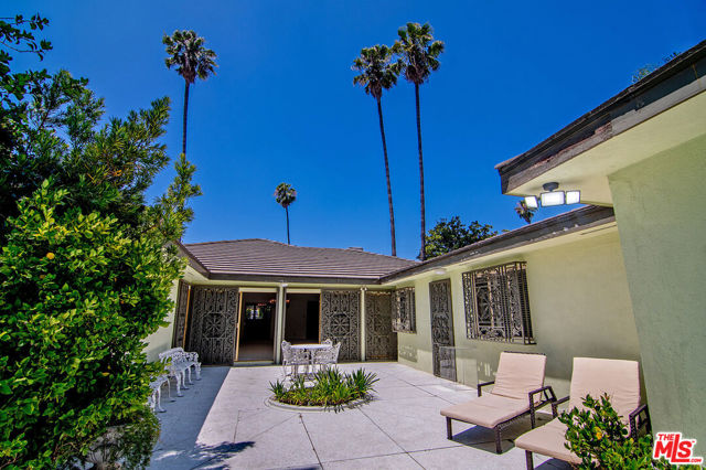 180 N Highland Avenue, Los Angeles CA: https://media.crmls.org/mediaz/03141e1f-31de-4a50-8166-d21f4830d365.jpg