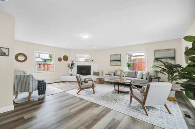 19157 San Miguel Ave, Castro Valley CA: https://media.crmls.org/mediaz/03146a4b-7f9a-48e6-a953-a6c64ec2edf6.jpg