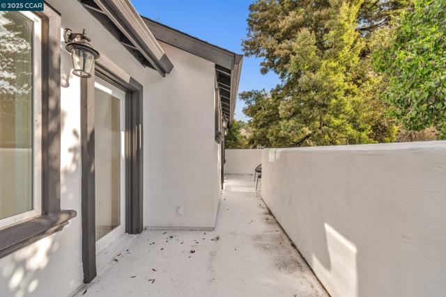 2785 Butters Dr, Oakland CA: https://media.crmls.org/mediaz/0314b93f-203a-4bc3-b8e7-398b1c9a79d3.jpg