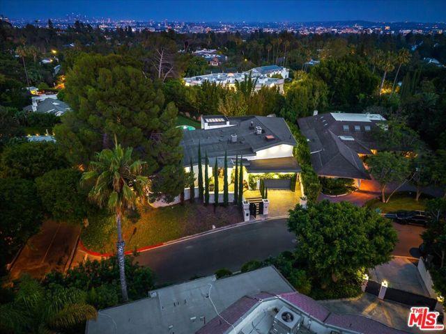 1100 Pine Drive, Beverly Hills CA: https://media.crmls.org/mediaz/03154905-3ca6-477b-926c-942366653509.jpg