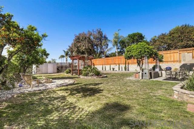 5442 San Onofre Ter, San Diego CA: https://media.crmls.org/mediaz/031558c4-752c-4b16-a3ba-950e1836d8a4.jpg