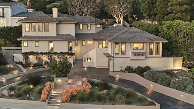 7207 Fairway Rd, La Jolla CA: https://media.crmls.org/mediaz/03156200-ecad-4fb9-b898-5e85236090e4.jpg