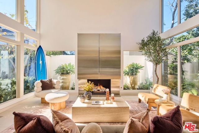 23515 Malibu Colony Road, Malibu CA: https://media.crmls.org/mediaz/0315621b-e8e7-49f2-bc2b-e5a1bee0e0ce.jpg