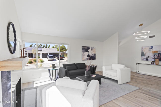 416 Camino Dos Palos, Thousand Oaks CA: https://media.crmls.org/mediaz/03163222-dabf-4f7a-b461-6b1ef4ceddd7.jpg