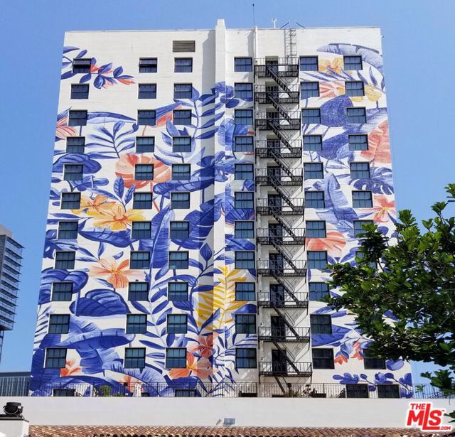 1111 S Grand Avenue, Los Angeles CA: https://media.crmls.org/mediaz/03168a0f-850a-4640-a130-64bf398b0edb.jpg