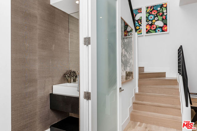407 WESTBOURNE Drive photo 8