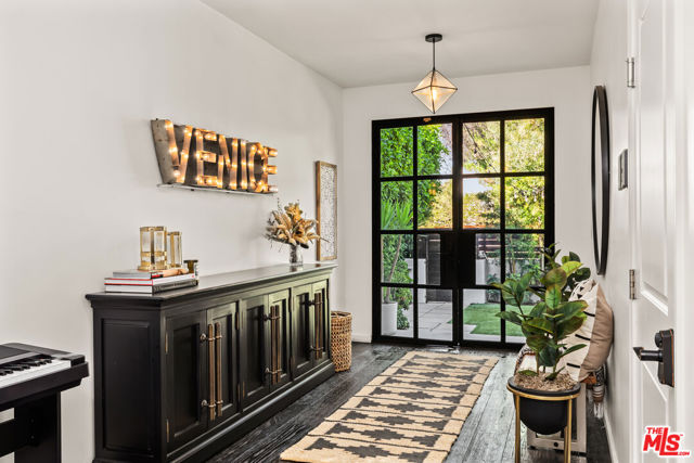 3159 Thatcher Avenue, Marina del Rey CA: https://media.crmls.org/mediaz/03185a63-d525-40c7-8507-6766b39419e9.jpg