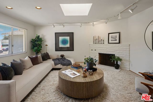 22521 Haynes Street photo 5