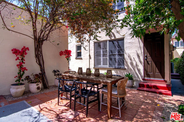 336 N Orange Drive, Los Angeles CA: https://media.crmls.org/mediaz/0318e4fd-1c92-4266-8b53-67b7e2db8af1.jpg