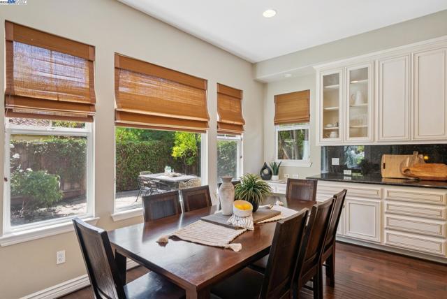 3633 Terrazzo Ct, Pleasanton CA: https://media.crmls.org/mediaz/0318f215-a116-4d05-a186-dde1dfea2e0d.jpg