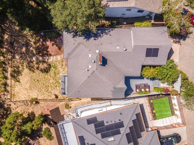 6827 Ridgewood Drive, Oakland CA: https://media.crmls.org/mediaz/03193feb-e999-48de-9c81-6652feadbd20.jpg