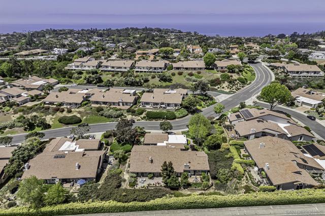 6375 Via Cabrera, La Jolla CA: https://media.crmls.org/mediaz/03198aa3-45bb-410b-ba15-66821fff2e06.jpg