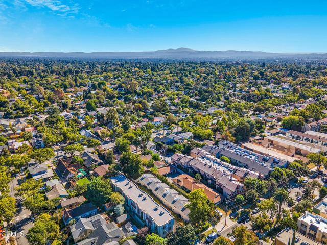 808 Magnolia Avenue, Pasadena CA: https://media.crmls.org/mediaz/0319a0ec-634e-4dcf-b19e-9e1ce1a95f67.jpg