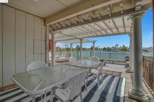5260 Laguna Ct, Discovery Bay CA: https://media.crmls.org/mediaz/0319a69b-9093-4faf-9cb6-b656d6c137a0.jpg