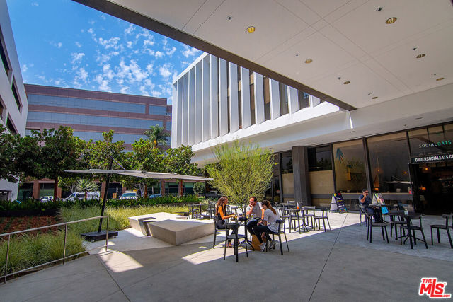 5670 Wilshire Boulevard, Los Angeles CA: https://media.crmls.org/mediaz/031a4835-2f97-436d-87d5-88825a11cd41.jpg