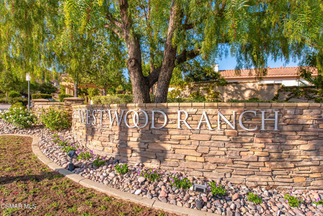 1008 N Country Club Drive, Simi Valley CA: https://media.crmls.org/mediaz/031aa046-ce4f-4805-8906-0788de195d22.jpg