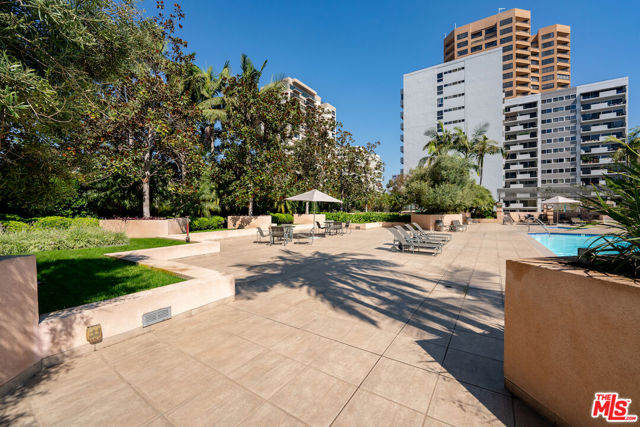 10490 Wilshire Boulevard, Los Angeles CA: https://media.crmls.org/mediaz/031ab5a0-914a-4f67-88ab-9dadeae404b7.jpg
