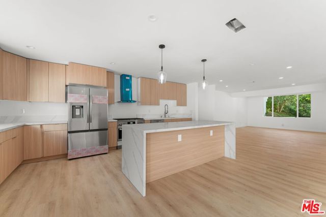 4800 Topeka Drive, Tarzana CA: https://media.crmls.org/mediaz/031b112c-d19c-4cd9-bec0-35c3174930e1.jpg