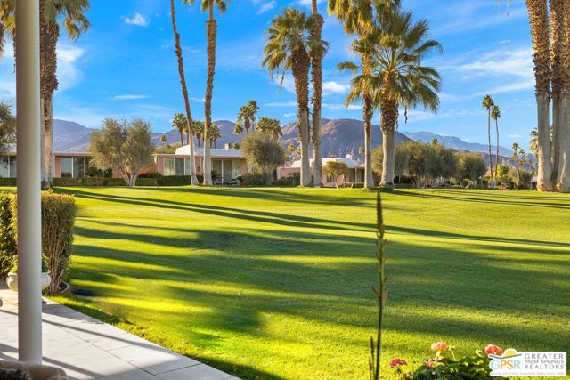 47425 Medina Drive, Palm Desert CA: https://media.crmls.org/mediaz/031b86d0-200e-4da8-8a7c-97d60bc0f52c.jpg