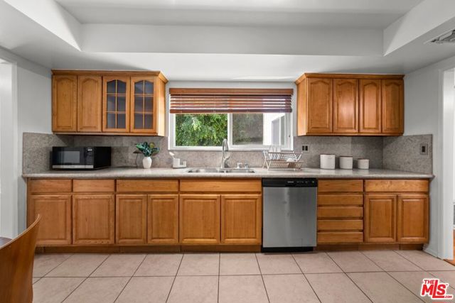 5840 Etiwanda Avenue, Tarzana CA: https://media.crmls.org/mediaz/031bbdf9-5c15-43c0-8a67-ed233b8193ff.jpg
