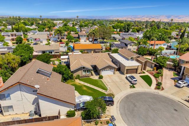 589 Haley Court, San Jose CA: https://media.crmls.org/mediaz/031c7442-fcec-43a9-a6f1-b9679f64f9e0.jpg