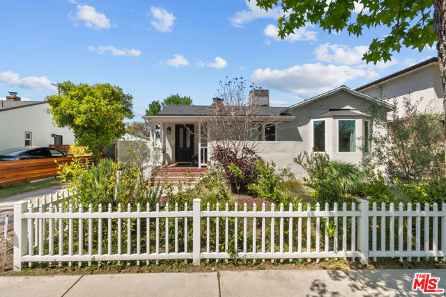 10531 Woodbridge Street, Toluca Lake CA: https://media.crmls.org/mediaz/031c7509-58c8-4784-9400-820fcad3f627.jpg