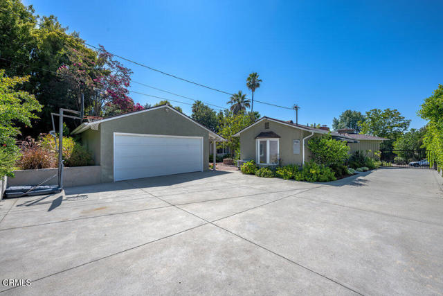 41 E Bonita Avenue, Sierra Madre CA: https://media.crmls.org/mediaz/031cfa1c-5841-4230-97cb-229a23773477.jpg