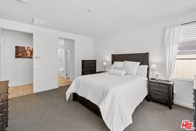18113 Tableau Way, Santa Clarita CA: https://media.crmls.org/mediaz/031d0b55-5eb2-4225-8a81-3c594b34fced.jpg