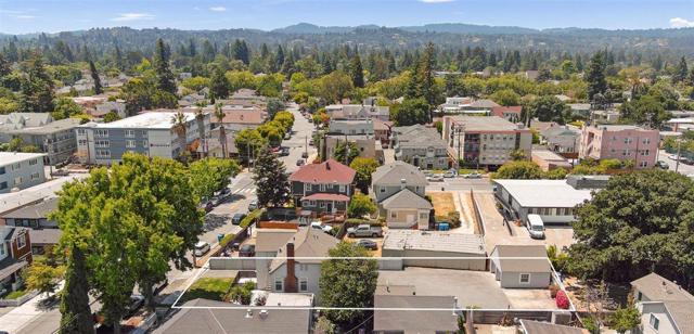 315 Grand Boulevard, San Mateo CA: https://media.crmls.org/mediaz/031d15a0-fcd4-41f0-a9ec-d9c5b30a071f.jpg