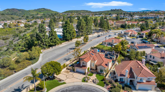 4542 Skidmore Court, Moorpark CA: https://media.crmls.org/mediaz/031d20a8-ab11-4e2d-a457-2aaf45535fcf.jpg