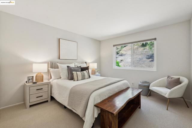 93 Thousand Oaks St, Oakland CA: https://media.crmls.org/mediaz/031d23f6-07d1-4d85-aded-ed9737701d0c.jpg