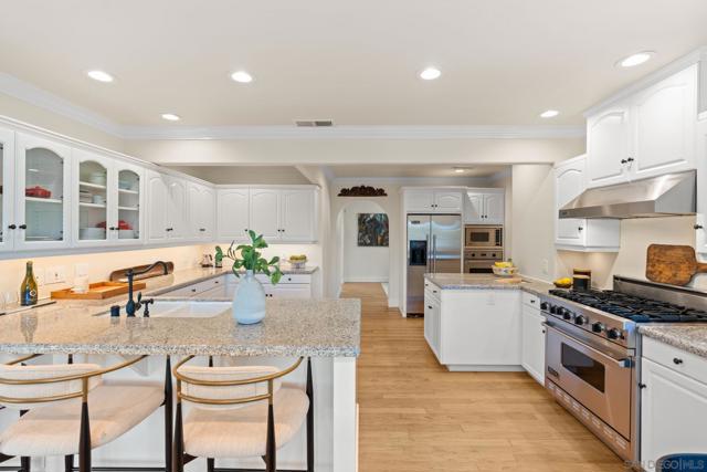 6347 Las Colinas, Rancho Santa Fe CA: https://media.crmls.org/mediaz/031d69e2-b800-45ab-bbe1-e03c0e452c80.jpg