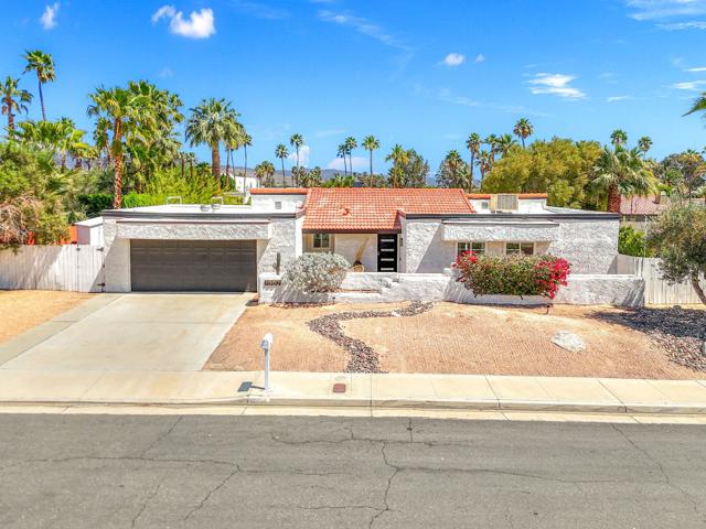 1862 N Nogales Way, Palm Springs CA: https://media.crmls.org/mediaz/031d9c55-b776-448d-b7d3-01415de46642.jpg