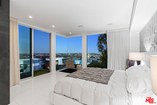 1377 Miller Place, Los Angeles CA: https://media.crmls.org/mediaz/031da273-0e06-4a8e-b7c0-e692d5ad27f0.jpg