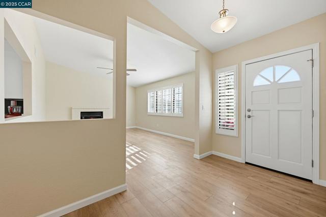 304 Lion Valley Rd, Escondido CA: https://media.crmls.org/mediaz/031db922-9384-472c-ae0f-ed9c15103cee.jpg