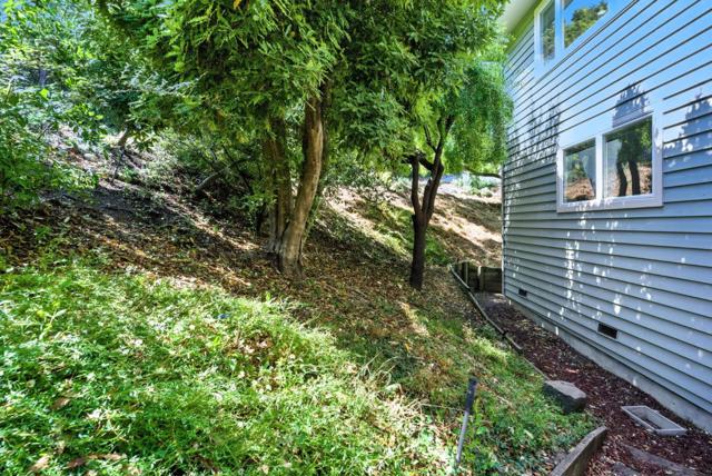 2774 Belmont Canyon, Belmont CA: https://media.crmls.org/mediaz/031e196f-21ad-42b6-957e-4e6df300f6b3.jpg